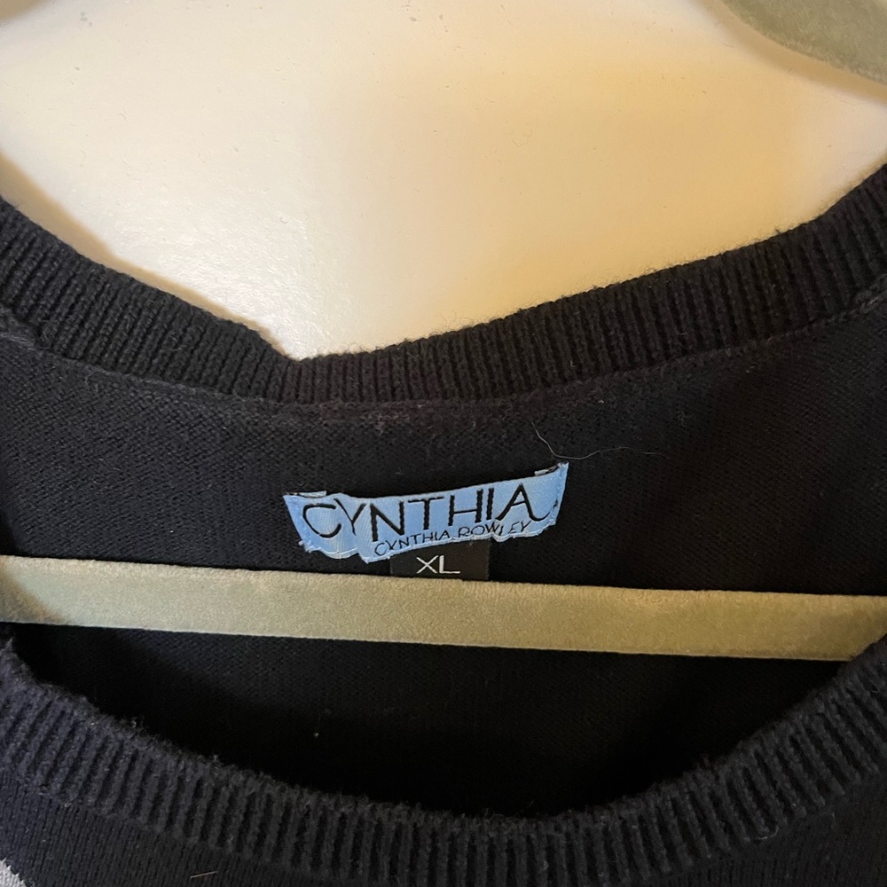Black sweater with blue floral detail, 3/4 length sleeve - Picture 2 of 3